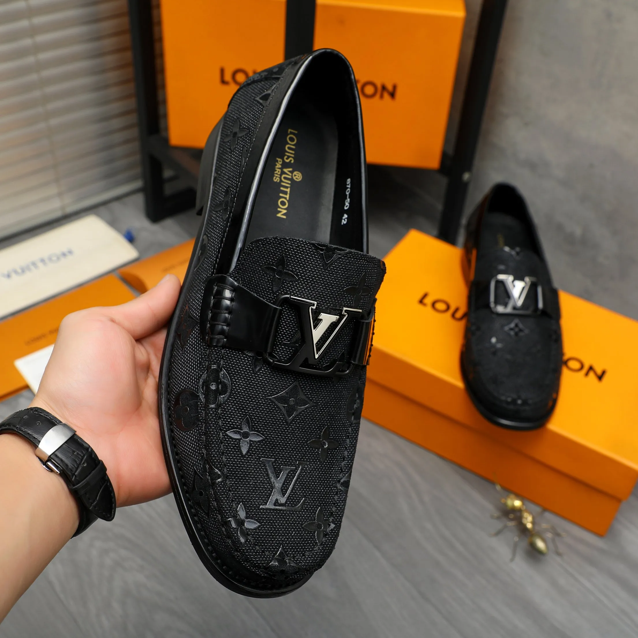 Men's shoes 💰p460 Product trademark: LV "Louis Vuitton" business slip-on leather shoes Regular size: 39-45 (45 is custom-made and non-returnable) Product materials: Selected embossed cowhide upper, cowhide lining, original rubber outsole